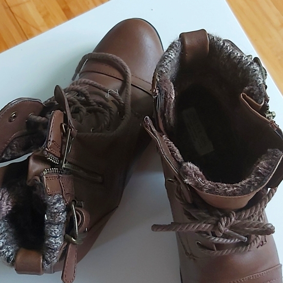 Brown boots size 10, winter boots, low heels - Picture 2 of 4
